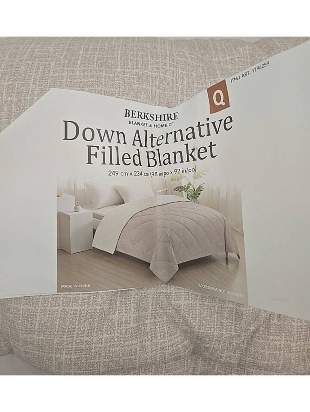 Berkshire Queen Down Alternative Filled Blanket 98 x 92 Beige 100% Polyester